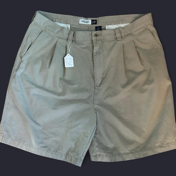 90s Vibe- Khakis GAP Men’s Relaxed Fit Pleated Chino Shorts Size 42 | - Picture 5 of 6
